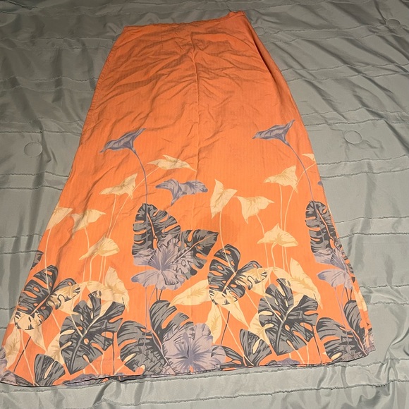 Vintage Tori Richard 100% Silk Hawaiian Skirt in Peach, Blue, & Cream Size 6 - Picture 1 of 3